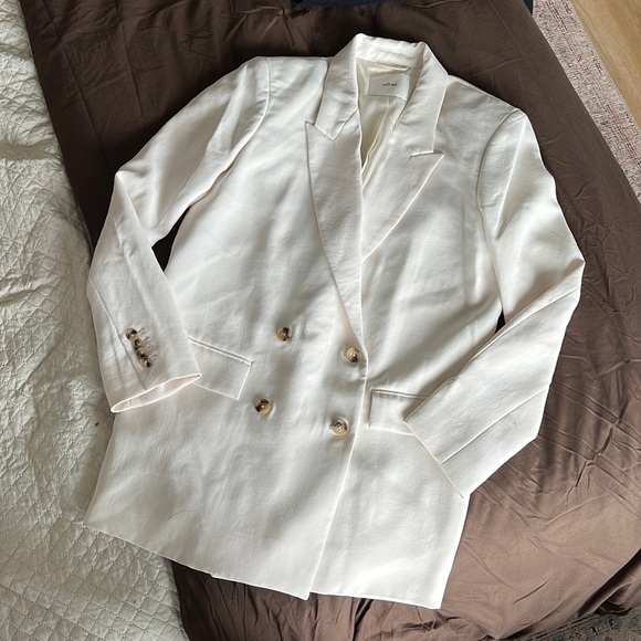 Aritzia Wilfred white blazer - never worn - Picture 1 of 5